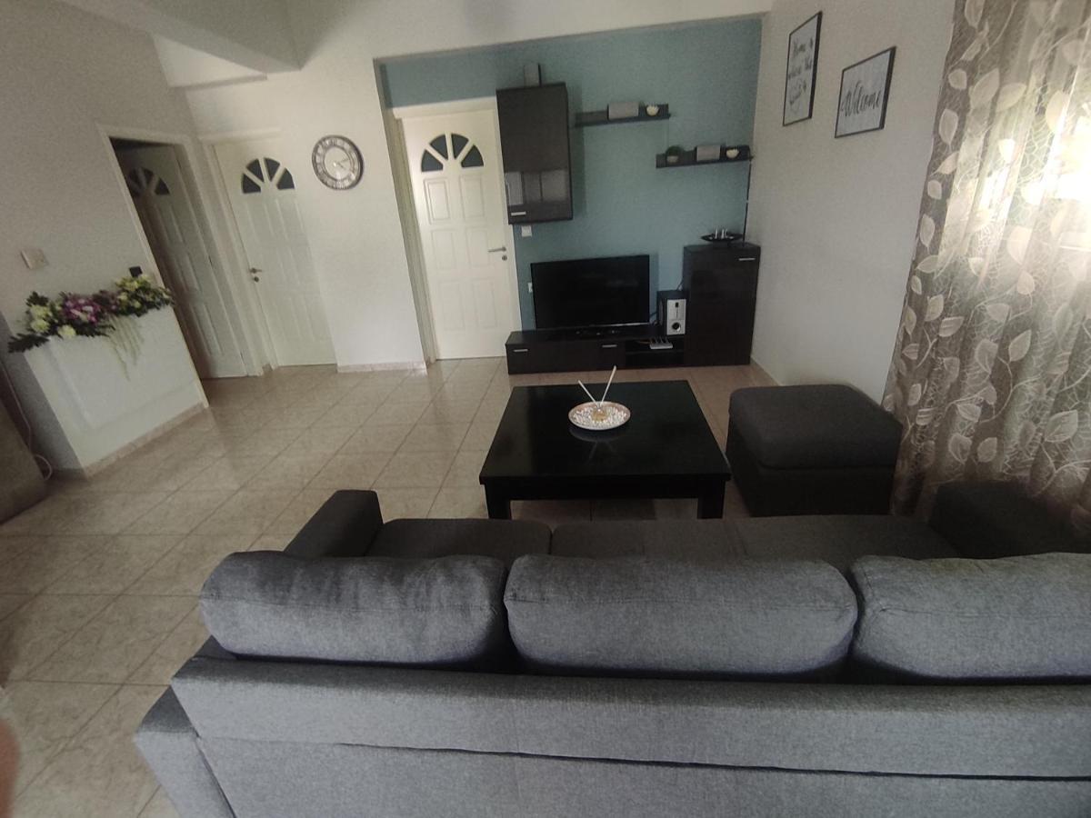Nickthegreekapartment Galatas  Экстерьер фото