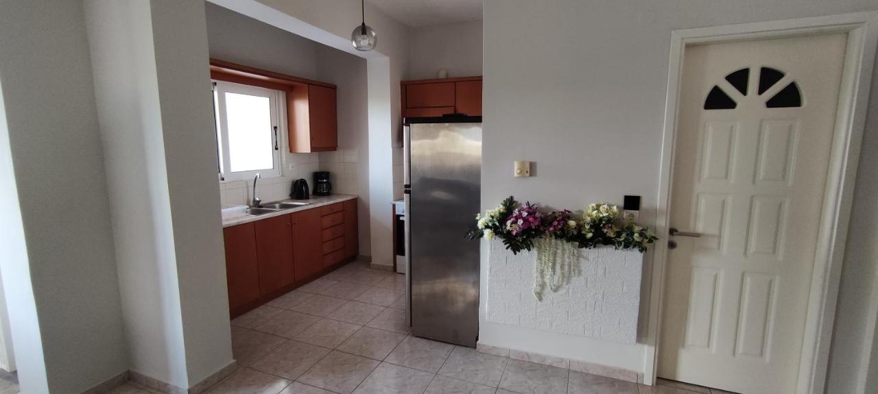 Nickthegreekapartment Galatas  Экстерьер фото